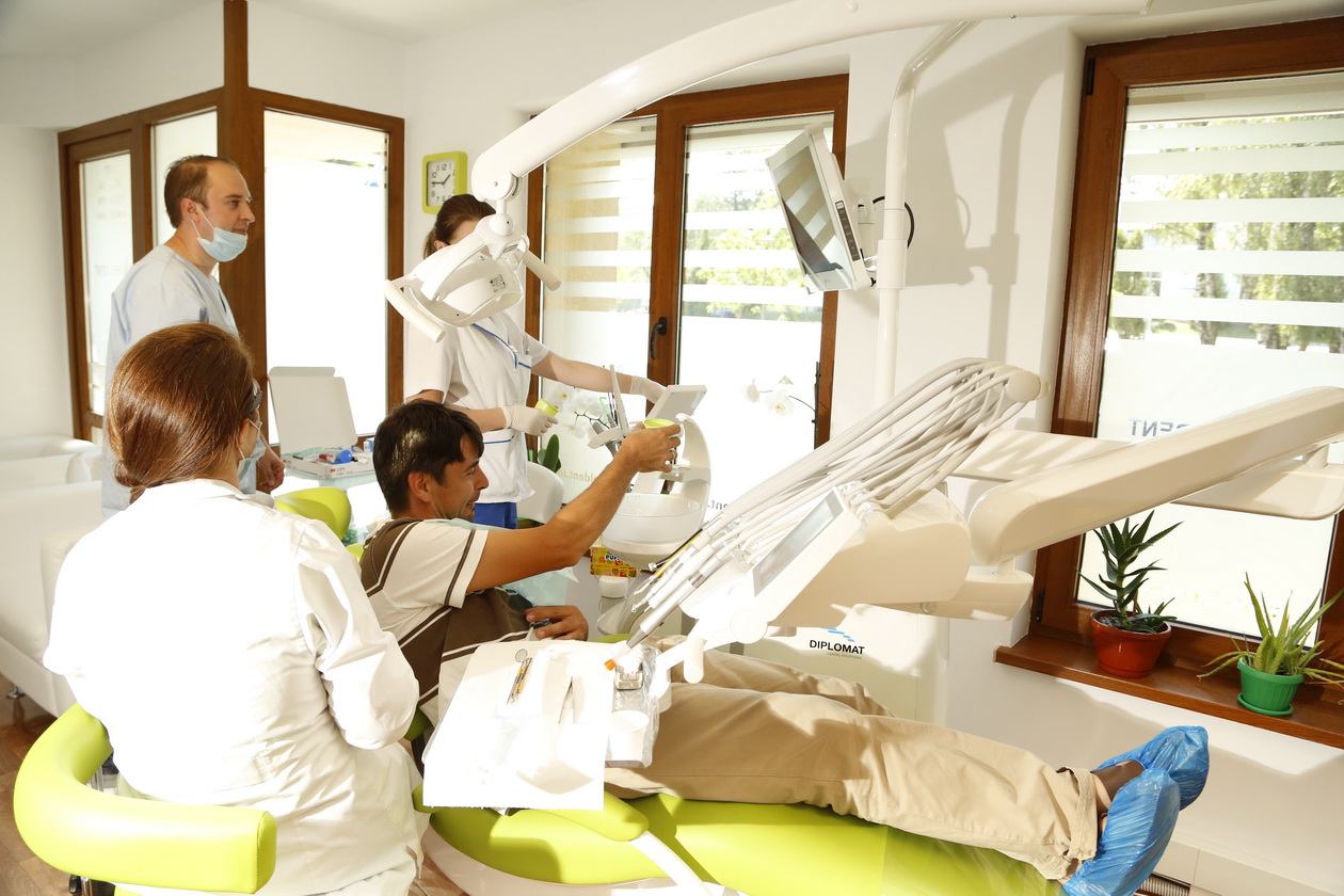 specialisti medici stomatologi dentisti suceava